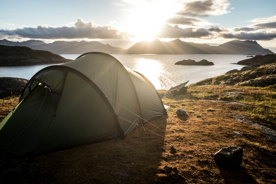 Camping: Oppdag de Beste Utendørsopplevelsene i Norge